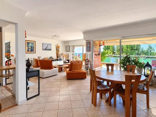 Toit-terrasse 4 pièces de 139 m² entièrement rénové avec vue panoramique Mer, Montagne, ville – Grasse